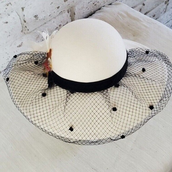 VINTAGE | Plaza Suite for BETMAR | Ladies Cream White Fishnet Veil Bow Wool Hat - Picture 5 of 10